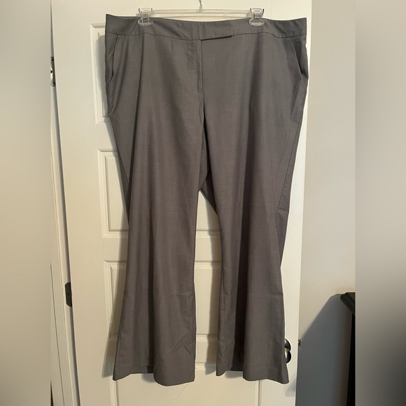 Lane Bryant, 2-piece suit, jacket and pants - Picture 3 of 3